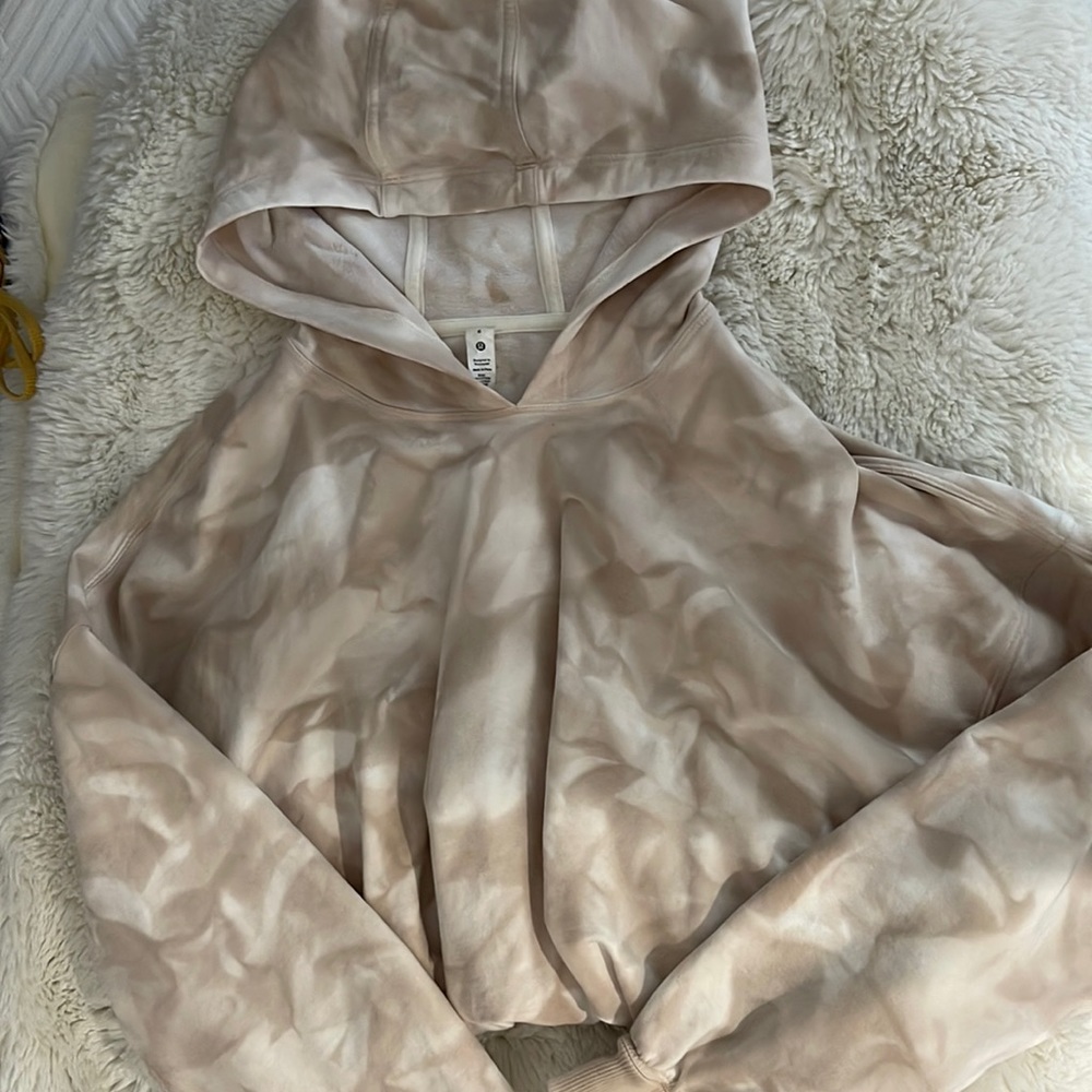 LULULEMON sweatshirt